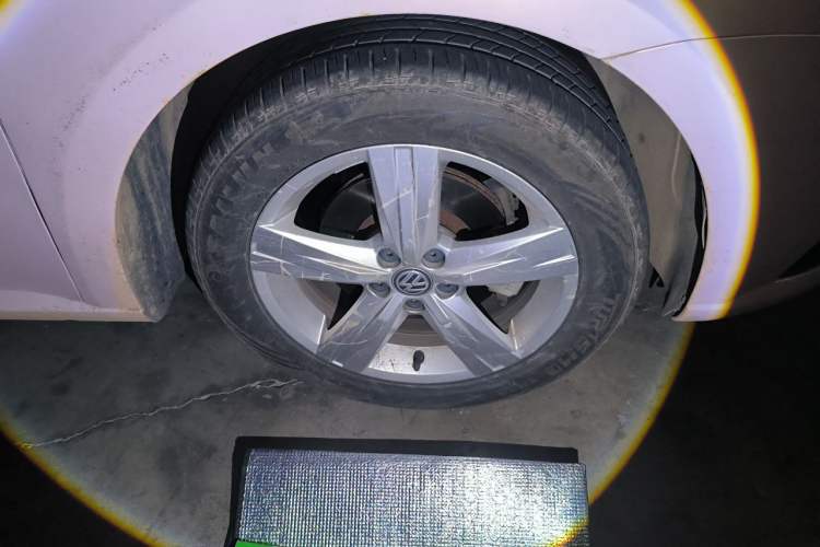 Used Volkswagen Lavida 2017 1.6L Automatic Fashion Edition Right Front Wheel Hub
