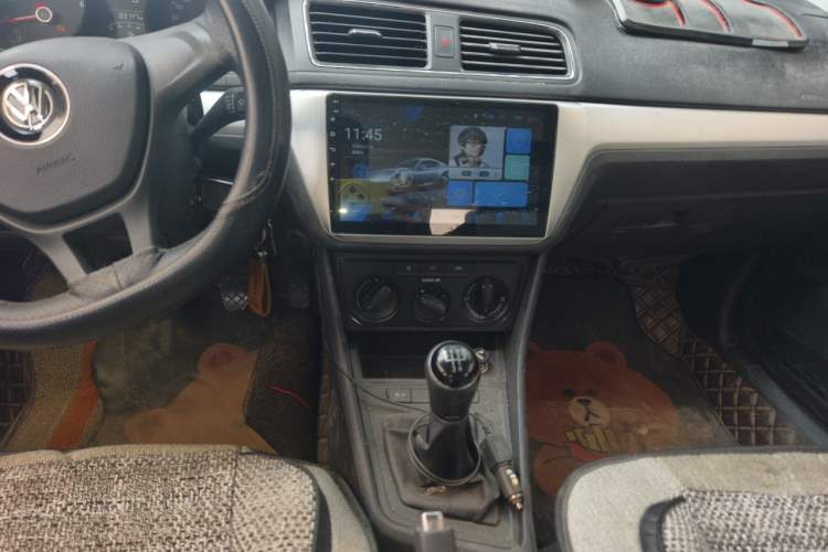 Used Volkswagen Lavida 2017 1.6L Manual Fashion Edition Audio And AC Panel