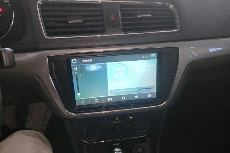 Used Volkswagen Lavida 2017 1.6L Automatic Comfort Edition Audio And AC Panel