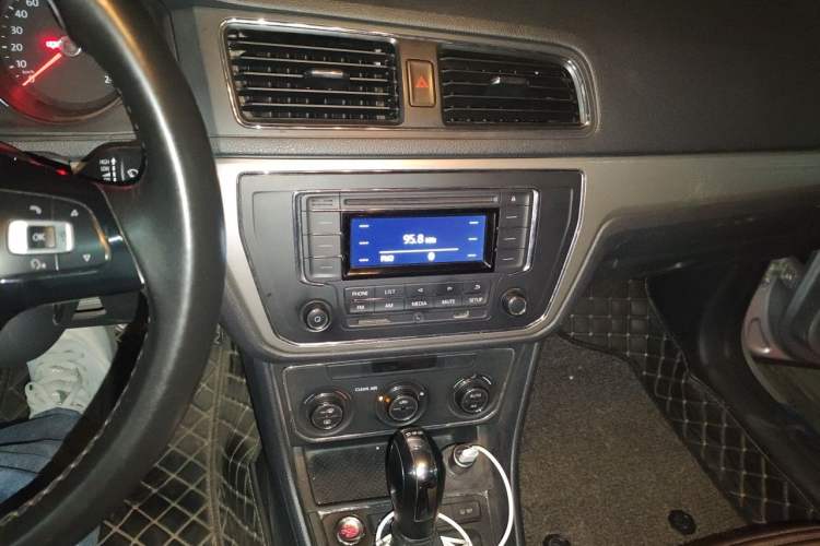 Used Volkswagen Lavida 2017 230TSI DSG Comfort Edition Audio And AC Panel