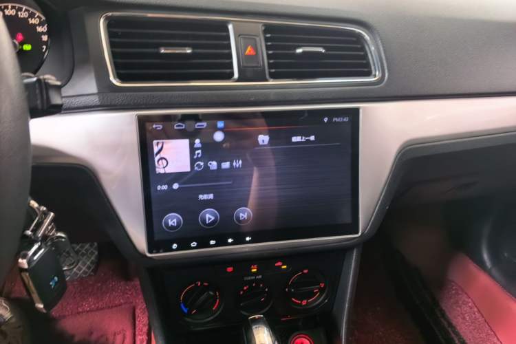 Used Volkswagen Lavida 2017 1.6L Automatic Fashion Edition Audio And AC Panel