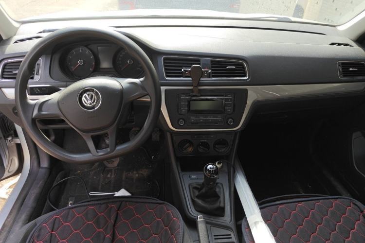 Used Volkswagen Lavida 2017 1.6L Manual Fashion Edition Center Console