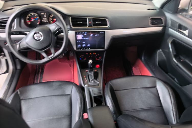 Used Volkswagen Lavida 2017 1.6L Automatic Fashion Edition Center Console