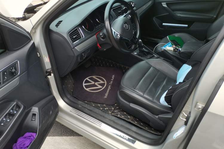 Used Volkswagen Lavida 2017 1.6L Automatic Comfort Edition Driver Seat