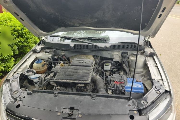 Used Volkswagen Lavida 2017 1.6L Manual Fashion Edition Engine Bay