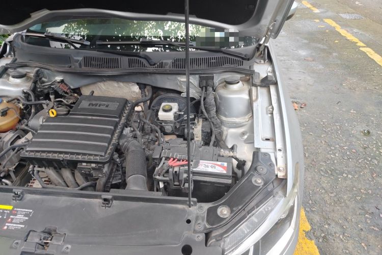 Used Volkswagen Lavida 2017 1.6L Automatic Fashion Edition Engine Bay Left