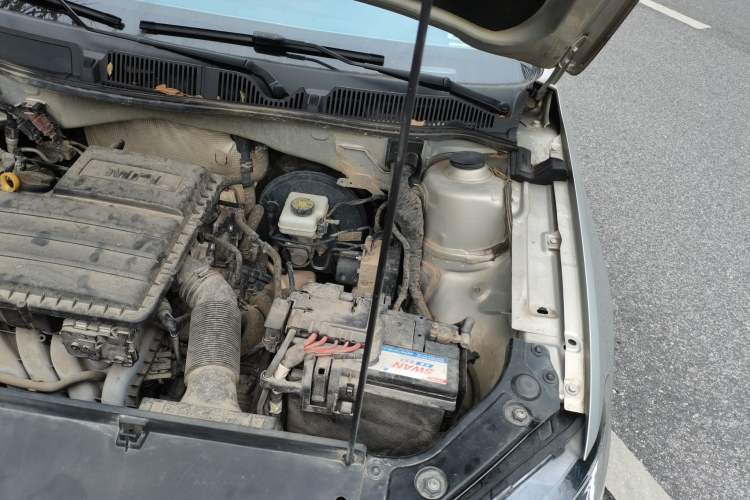 Used Volkswagen Lavida 2017 1.6L Automatic Comfort Edition Engine Bay Left
