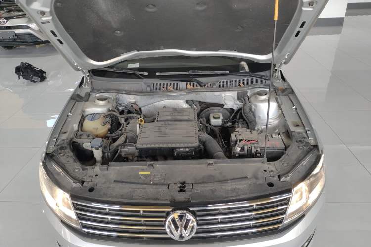 Used Volkswagen Lavida 2017 1.6L Automatic Comfort Edition Engine Bay