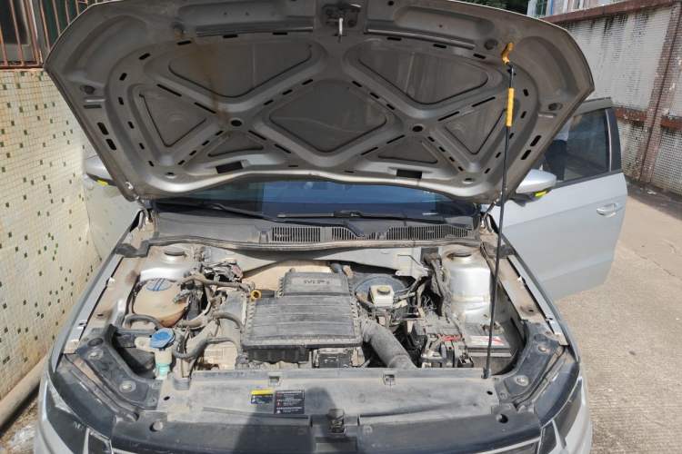 Used Volkswagen Lavida 2017 1.6L Manual Fashion Edition Engine Bay