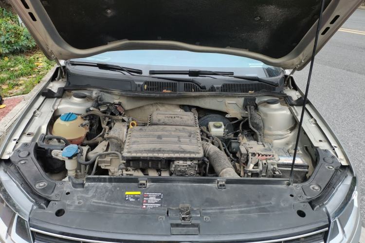 Used Volkswagen Lavida 2017 1.6L Automatic Comfort Edition Engine Bay