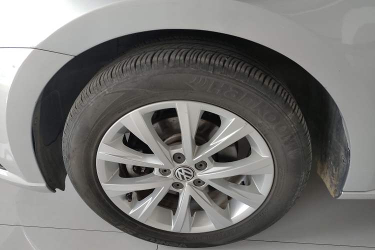 Used Volkswagen Lavida 2017 1.6L Automatic Comfort Edition Exterior 2