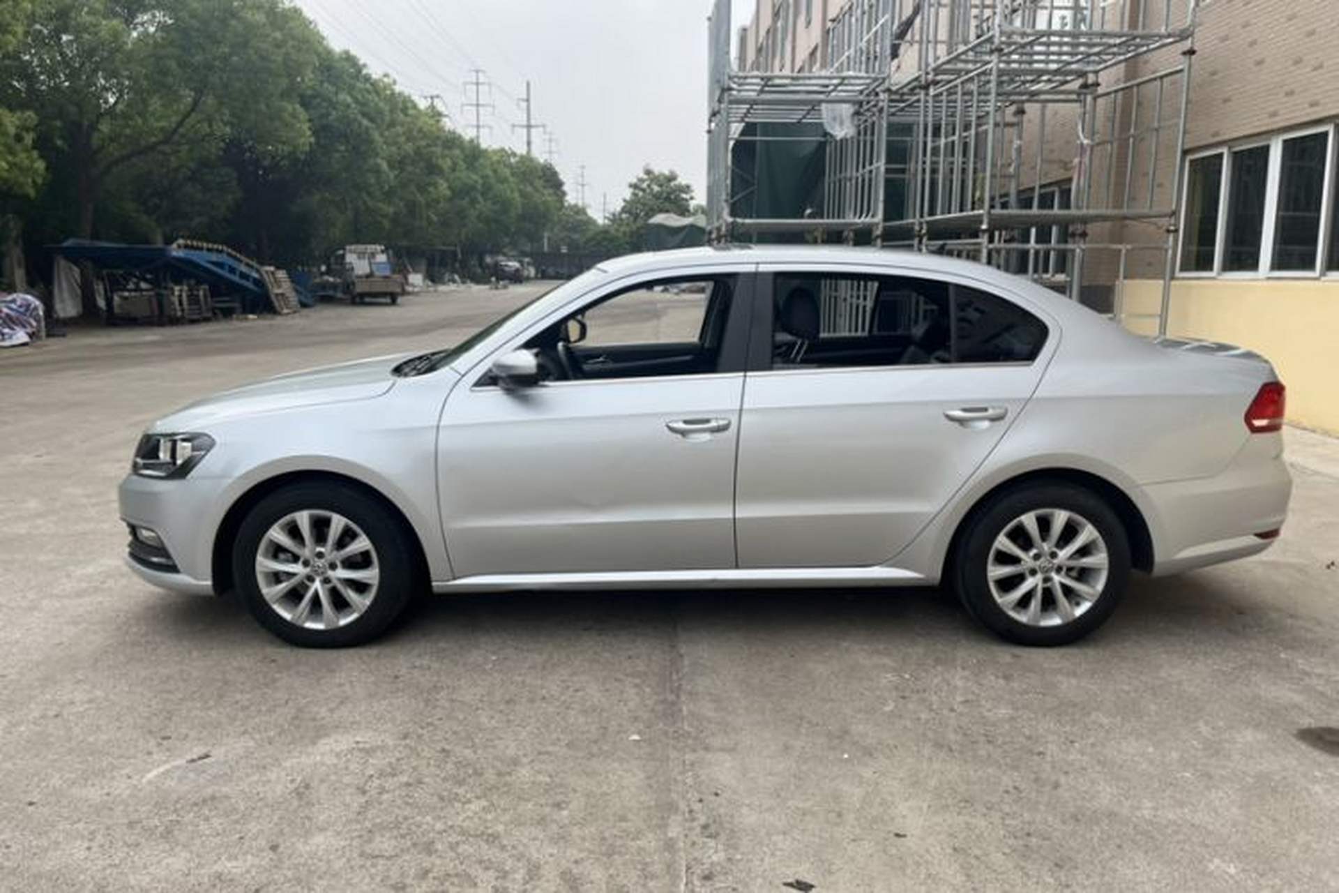 Used Volkswagen Lavida 2017 1.6L Automatic Comfort Edition Exterior 7