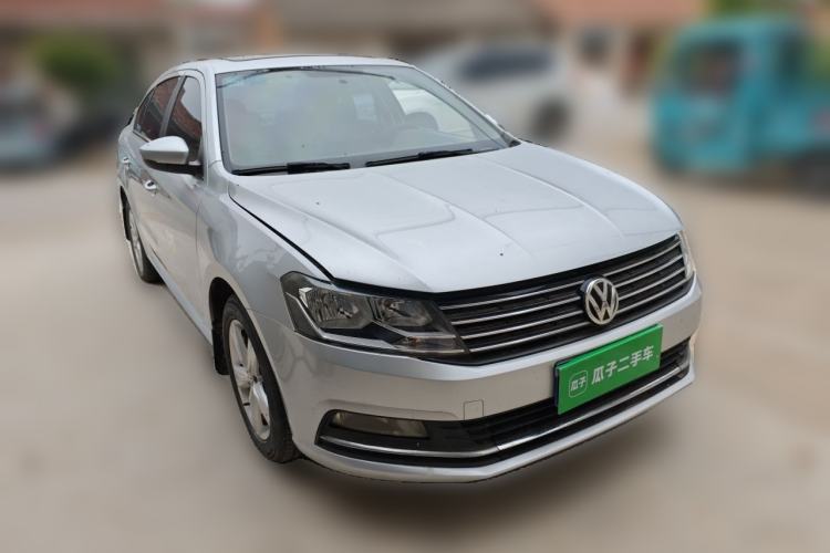 Used Volkswagen Lavida 2017 1.6L Manual Fashion Edition Front Right 45 Deg