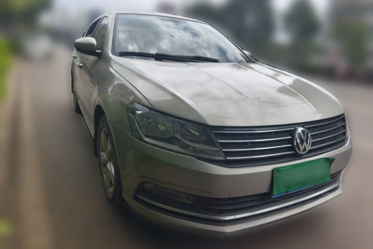 Used Volkswagen Lavida 2017 1.6L Manual Fashion Edition Front Right 45 Deg