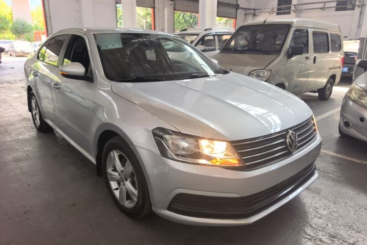 Used Volkswagen Lavida 2017 1.6L Automatic Fashion Edition Front Right 45 Deg