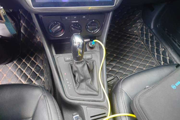 Used Volkswagen Lavida 2017 1.6L Automatic Fashion Edition Gear Lever