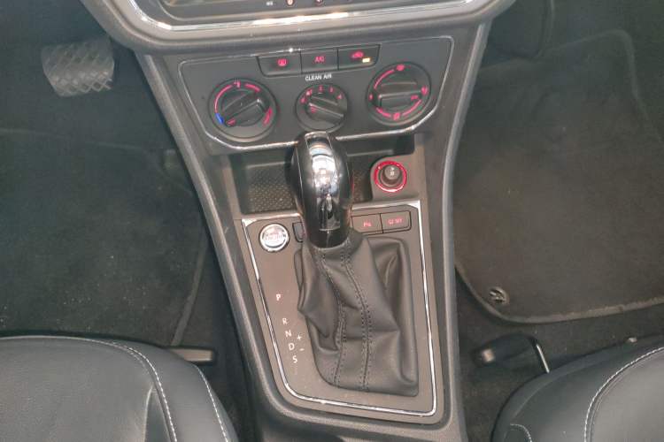 Used Volkswagen Lavida 2017 1.6L Automatic Comfort Edition Gear Lever