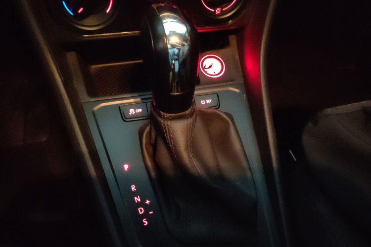 Used Volkswagen Lavida 2017 1.6L Automatic Fashion Edition Gear Lever