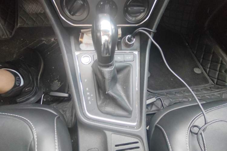 Used Volkswagen Lavida 2017 1.6L Automatic Comfort Edition Gear Lever