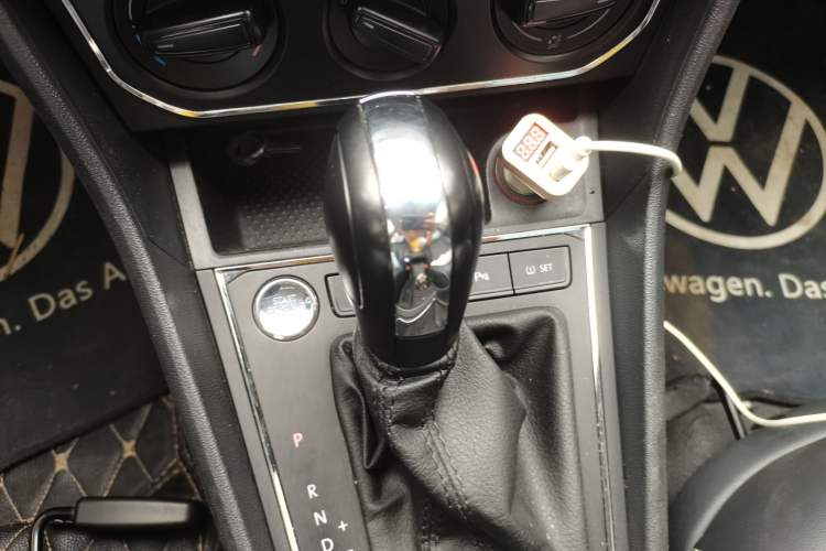 Used Volkswagen Lavida 2017 1.6L Automatic Comfort Edition Gear Lever