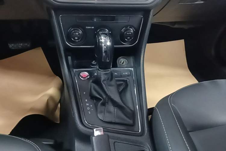 Used Volkswagen Lavida 2017 230TSI DSG Comfort Edition Gear Lever