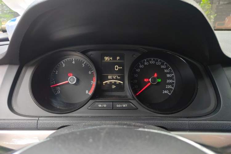 Used Volkswagen Lavida 2017 1.6L Automatic Fashion Edition Instrument Cluster
