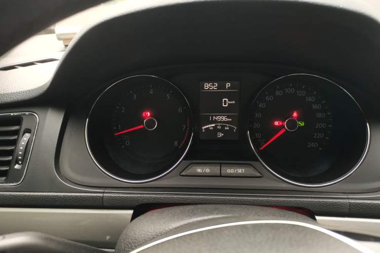 Used Volkswagen Lavida 2017 1.6L Automatic Comfort Edition Instrument Cluster