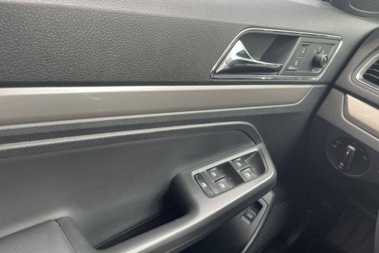 Used Volkswagen Lavida 2017 1.6L Automatic Comfort Edition Interior 2
