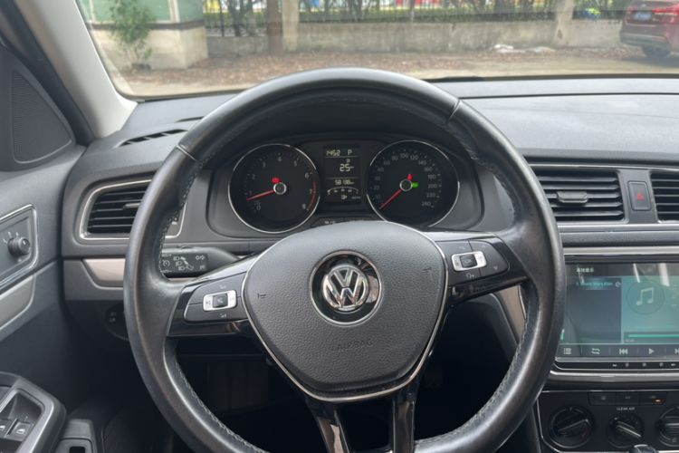 Used Volkswagen Lavida 2017 1.6L Automatic Comfort Edition Interior 8