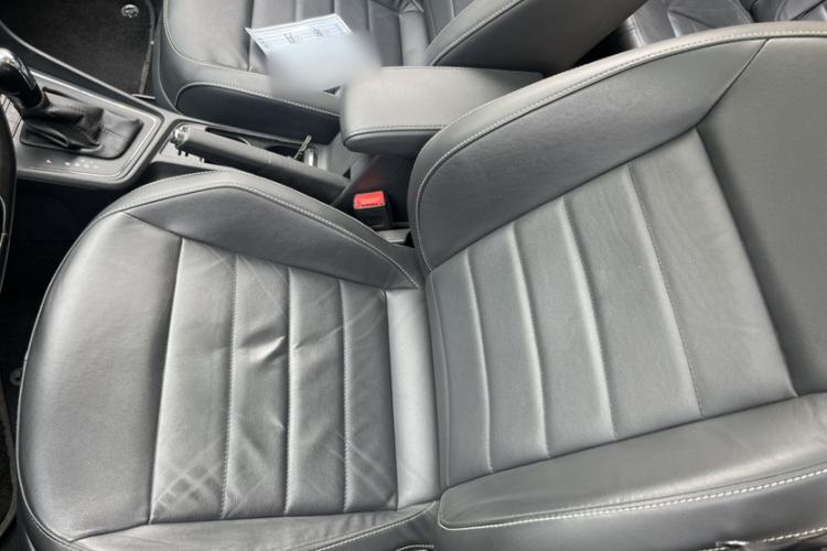 Used Volkswagen Lavida 2017 1.6L Automatic Comfort Edition Interior 9