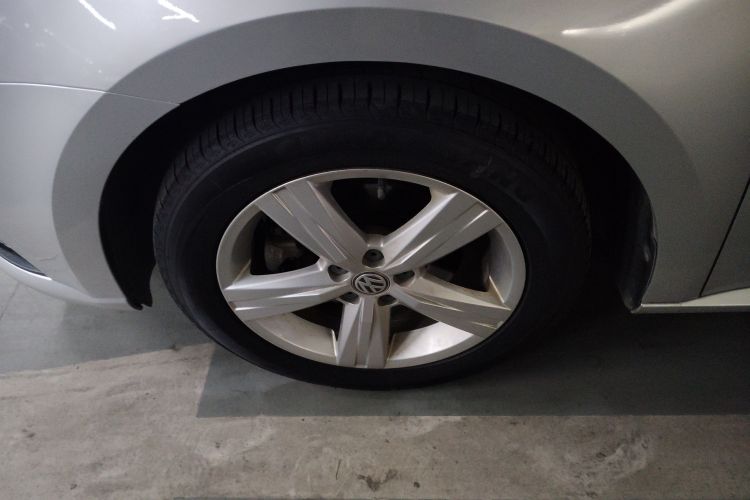 Used Volkswagen Lavida 2017 1.6L Automatic Fashion Edition Left Front Wheel Hub