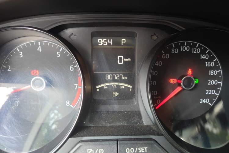 Used Volkswagen Lavida 2017 1.6L Automatic Fashion Edition Odometer Close Up