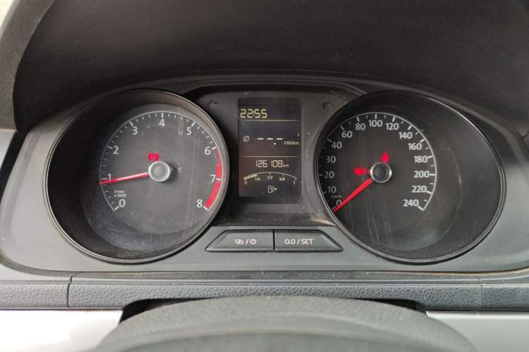 Used Volkswagen Lavida 2017 1.6L Manual Fashion Edition Odometer Close Up