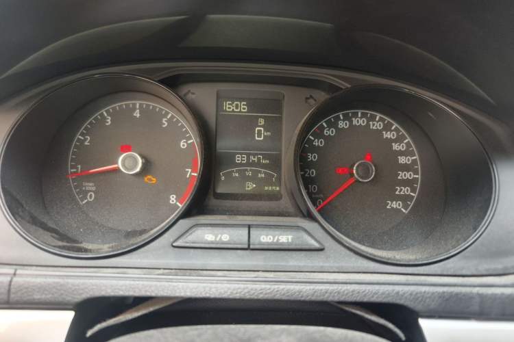 Used Volkswagen Lavida 2017 1.6L Manual Fashion Edition Odometer Close Up
