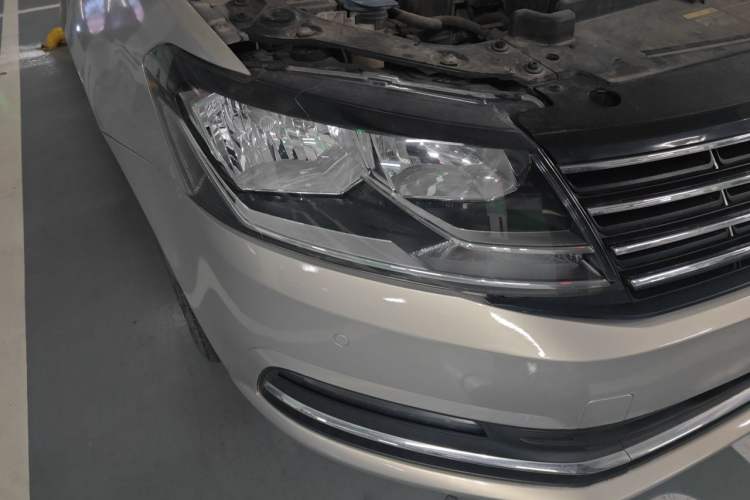 Used Volkswagen Lavida 2017 1.6L Automatic Comfort Edition Right Front Headlight