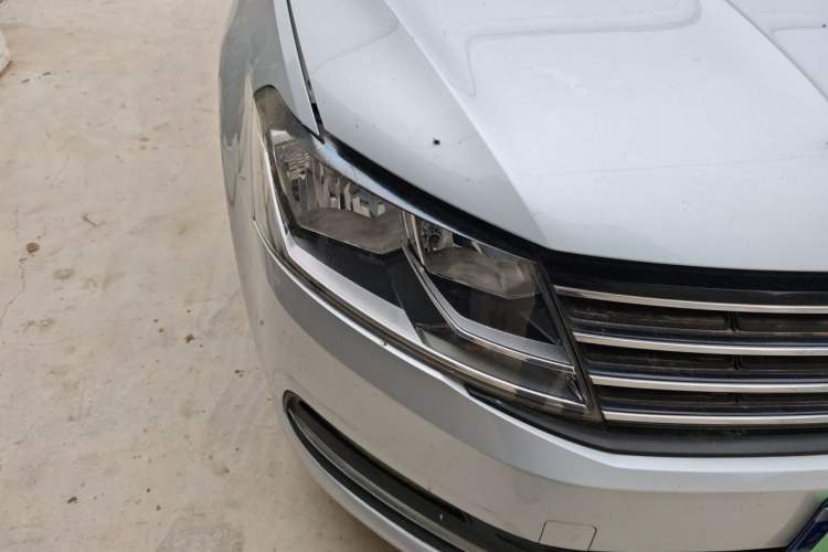 Used Volkswagen Lavida 2017 1.6L Manual Fashion Edition Right Front Headlight