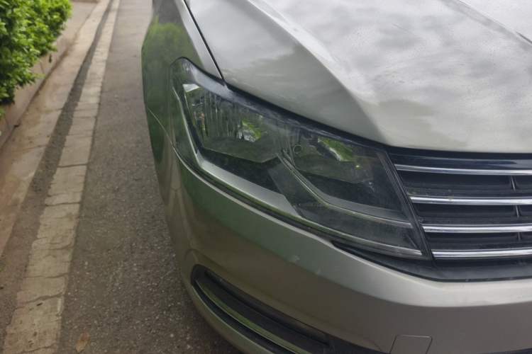 Used Volkswagen Lavida 2017 1.6L Manual Fashion Edition Right Front Headlight