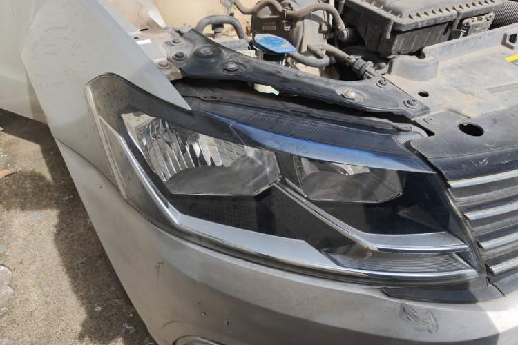 Used Volkswagen Lavida 2017 1.6L Manual Fashion Edition Right Front Headlight