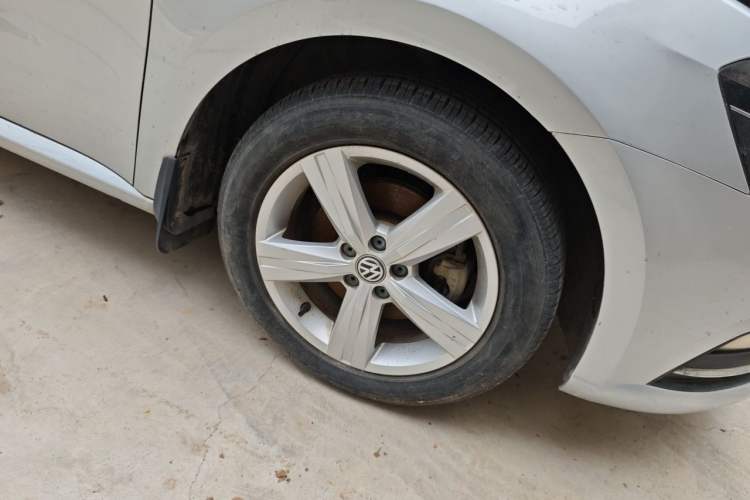 Used Volkswagen Lavida 2017 1.6L Manual Fashion Edition Right Front Wheel Hub