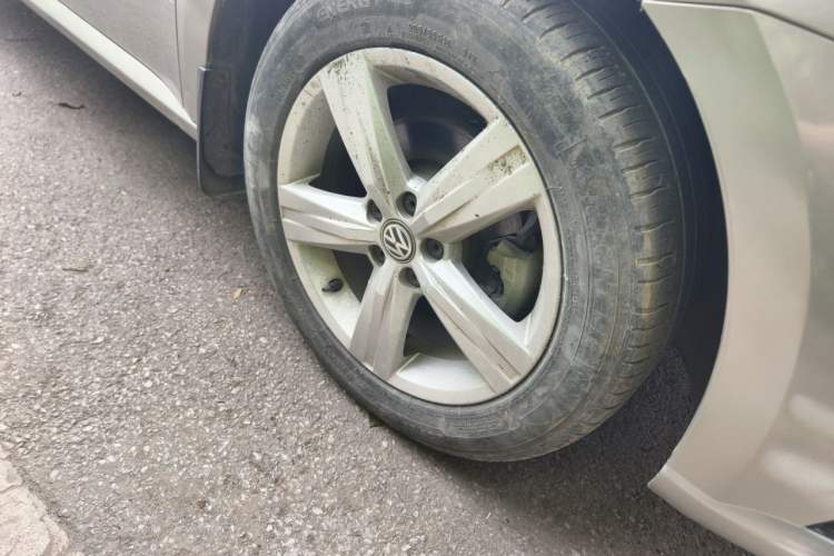 Used Volkswagen Lavida 2017 1.6L Manual Fashion Edition Right Front Wheel Hub