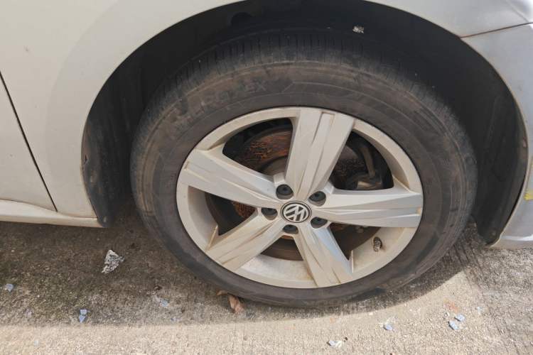 Used Volkswagen Lavida 2017 1.6L Manual Fashion Edition Right Front Wheel Hub