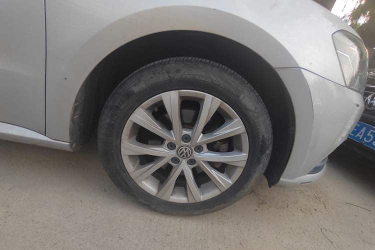 Used Volkswagen Lavida 2017 1.6L Automatic Comfort Edition Right Front Wheel Hub