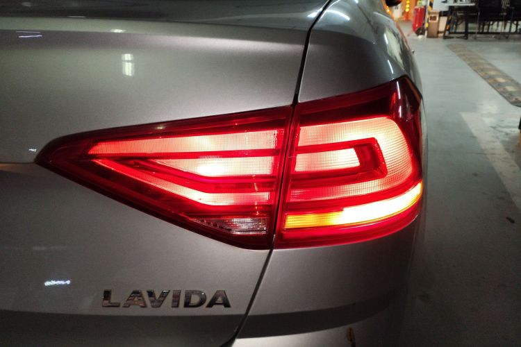 Used Volkswagen Lavida 2017 1.6L Automatic Fashion Edition Right Rear Taillight