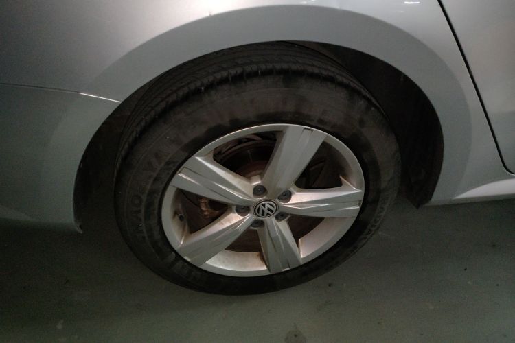 Used Volkswagen Lavida 2017 1.6L Automatic Fashion Edition Right Rear Wheel Hub