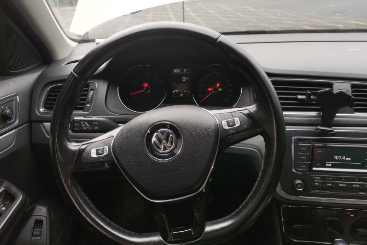 Used Volkswagen Lavida 2017 1.6L Automatic Comfort Edition Steering Wheel
