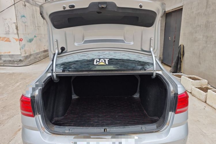 Used Volkswagen Lavida 2017 1.6L Manual Fashion Edition Trunk