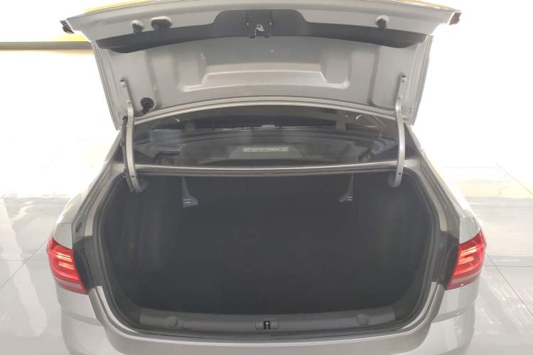 Used Volkswagen Lavida 2017 1.6L Automatic Comfort Edition Trunk