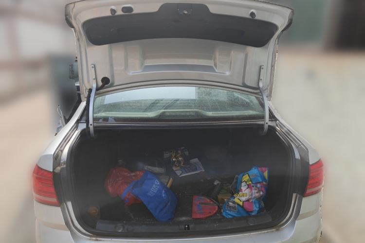 Used Volkswagen Lavida 2017 1.6L Manual Fashion Edition Trunk