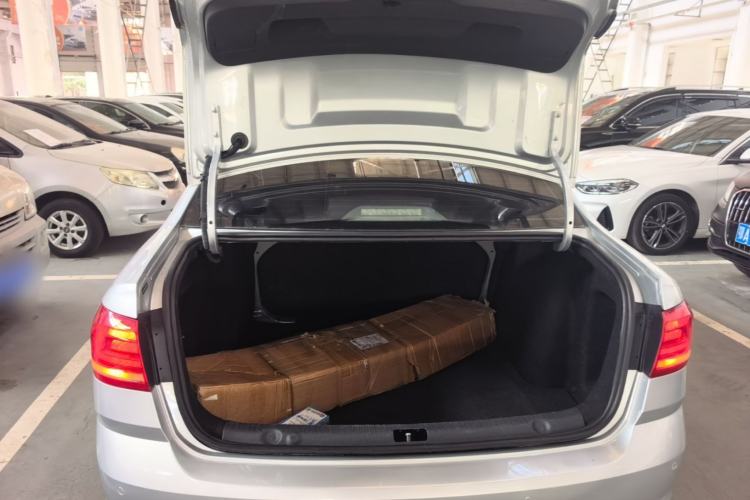 Used Volkswagen Lavida 2017 1.6L Automatic Fashion Edition Trunk