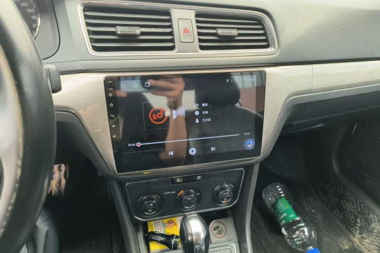 Used Volkswagen Lavida 2017 230TSI DSG Comfort Edition Audio And AC Panel